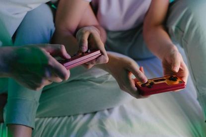 game crypto Debet